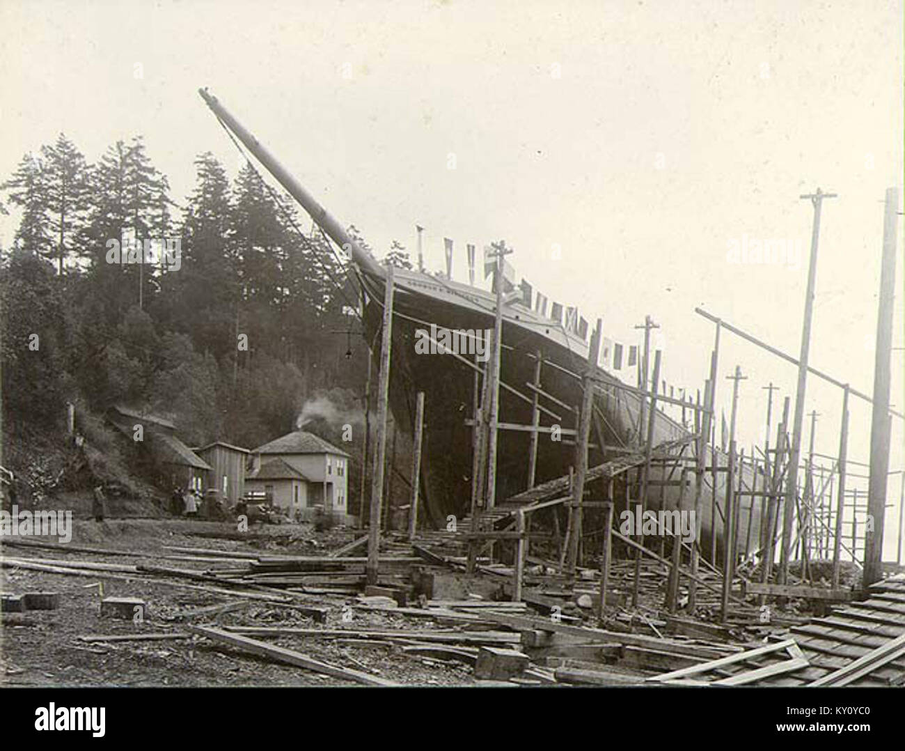 Cinq-mâts goélette GEORGE E BILLINGS sur cale sèche à la Salle Frères Shipyard, Port Blakely, Washington, 1903 (HESTER 22) Banque D'Images