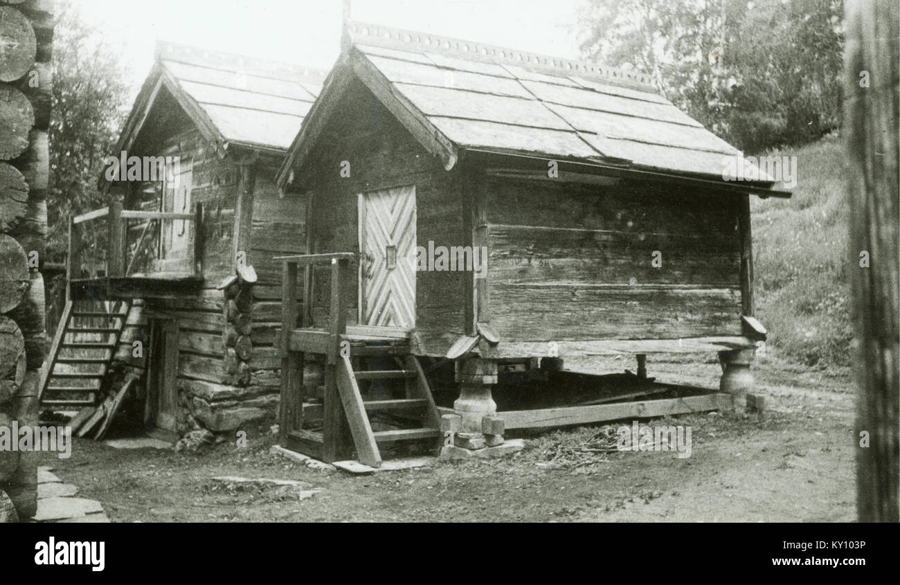 Høkenstad est un village rural d'Oppland, en Norvège, reconnu pour son importance historique et son patrimoine culturel. Le village présente une architecture norvégienne traditionnelle et des paysages ruraux. Banque D'Images