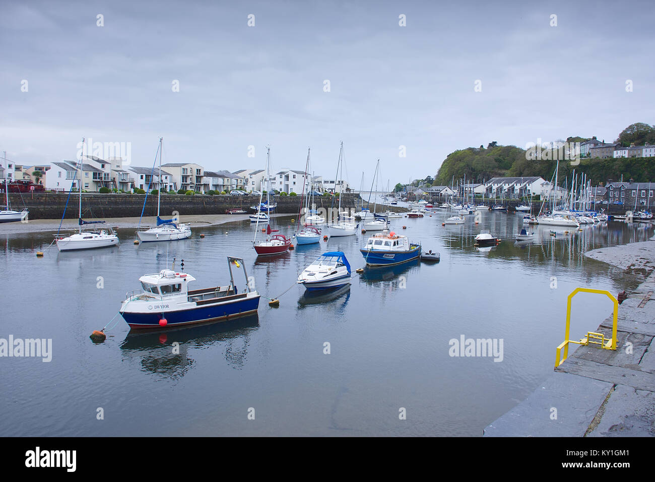 Bateaux amarrés sur marina à Bangor, dans le Nord du Pays de Galles, Royaume-Uni 21,avril,2017. Banque D'Images