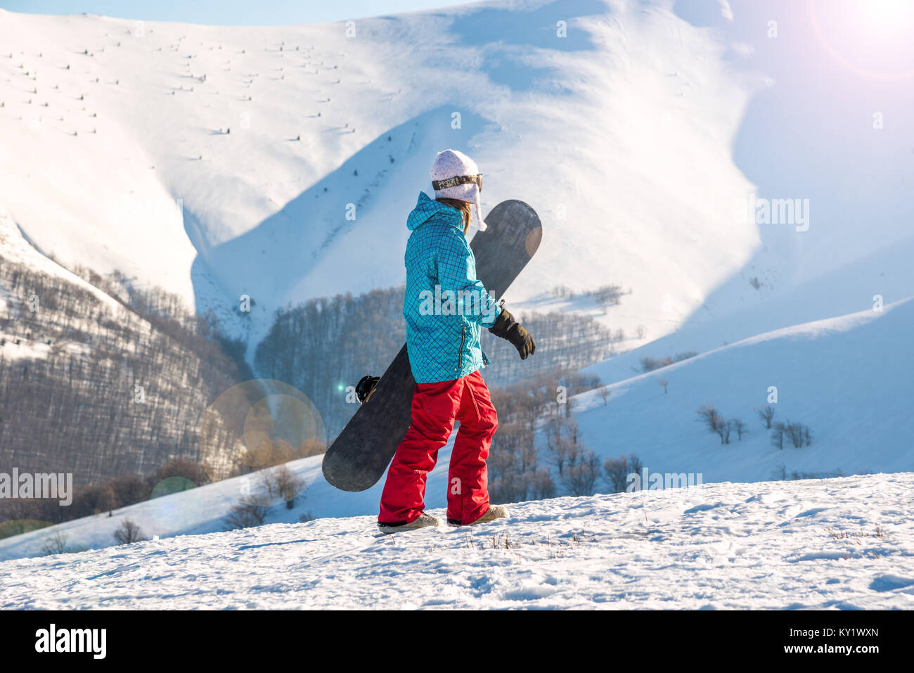 Young woman with snowboard Banque D'Images