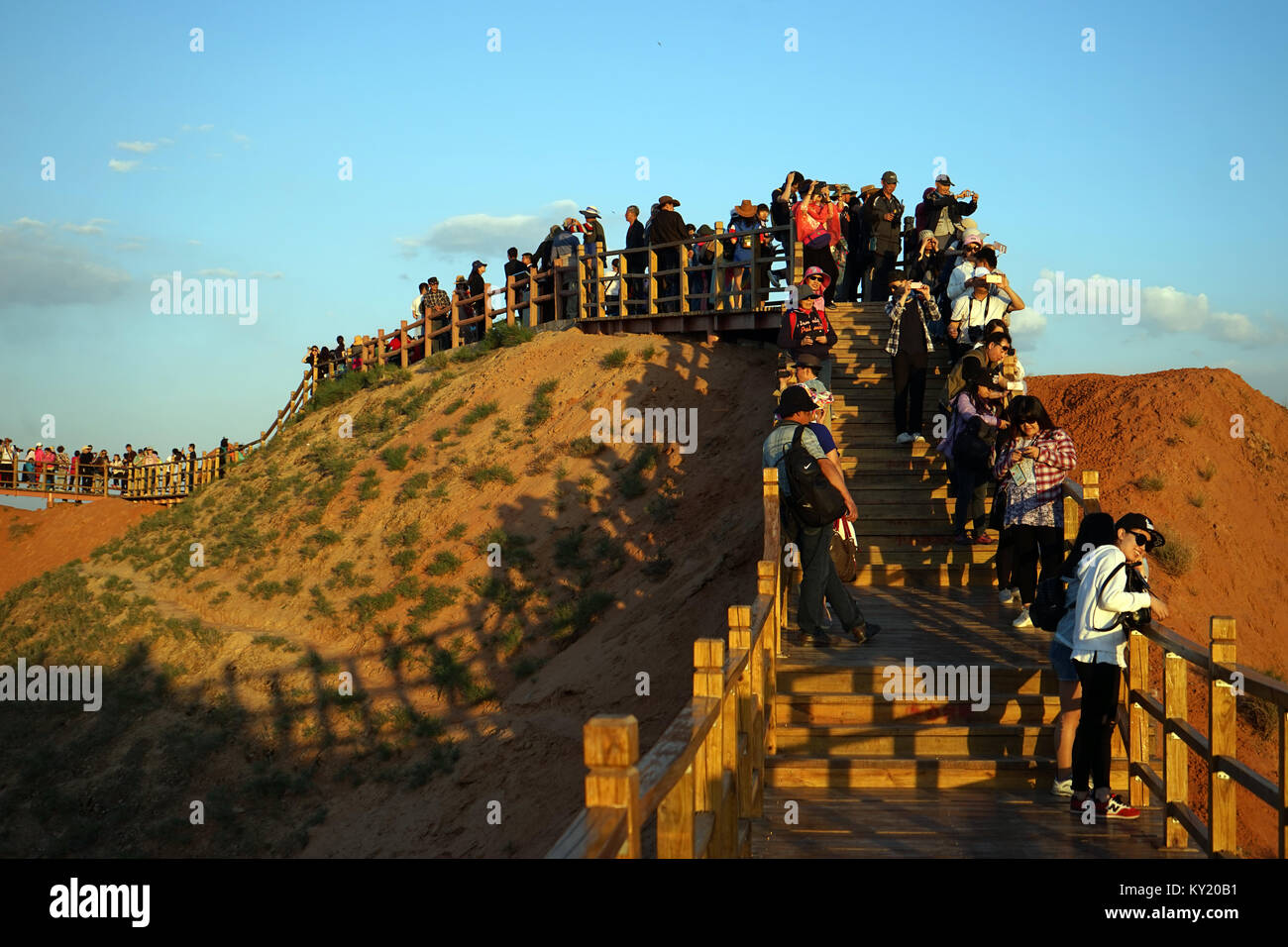 ZHANGYE, CHINE - CIRCA MAI 2017 personnes dans le parc national de Danxia Zhangye Banque D'Images