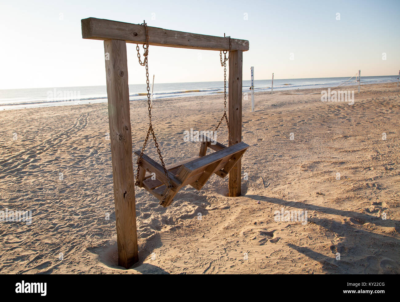 2 personne chaise boisées sur plage de Tybee Island en dehors de Savannah, GA. Banque D'Images