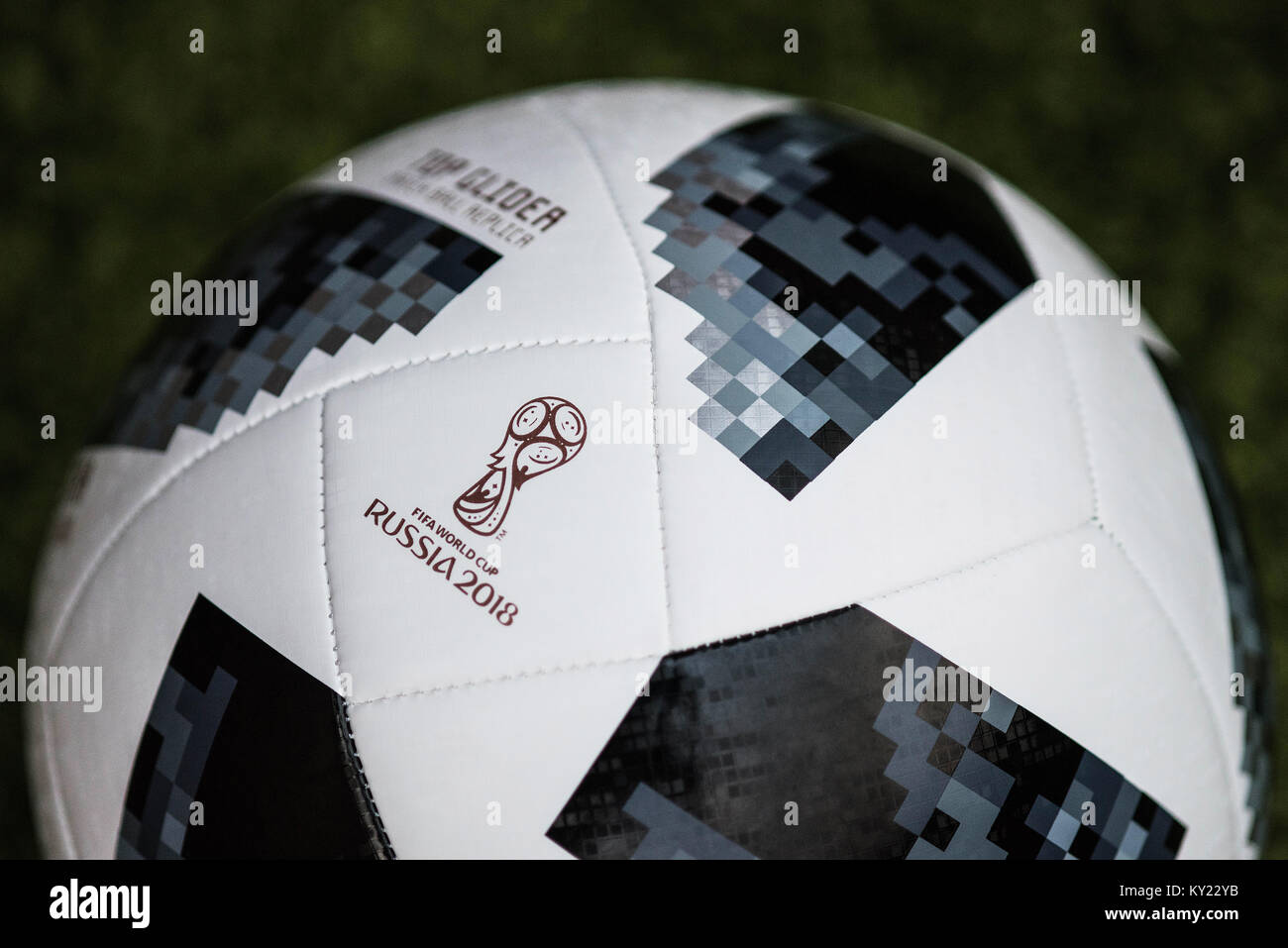Matchball officiel pour la Coupe du Monde de la Fifa 2018. Football Adidas Telstar. Banque D'Images