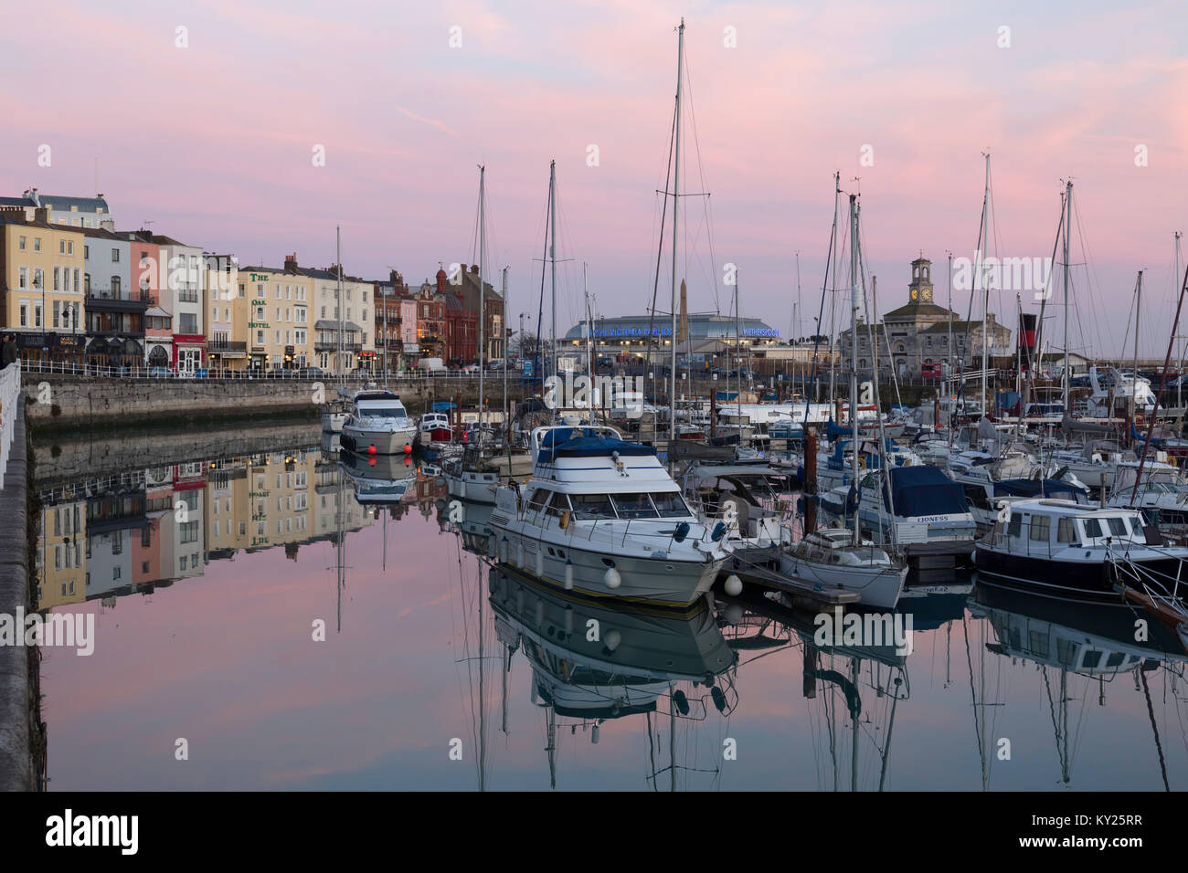 Coucher de soleil sur le port de Ramsgate, Kent Royal Banque D'Images