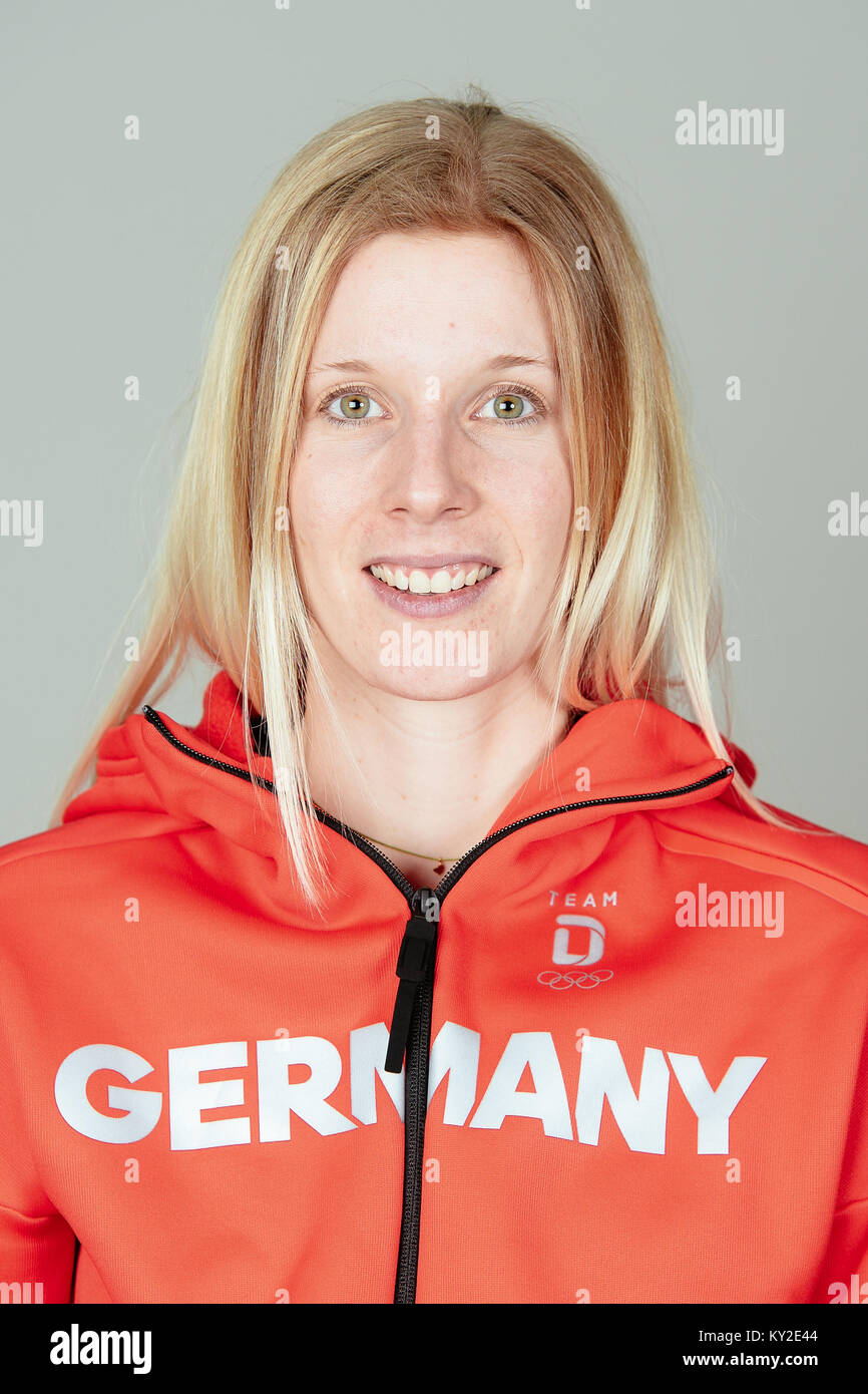 Roxanne Dufter pose à un photocall à l'occasion de la préparation des Jeux Olympiques d'hiver de Pyeongchang au Postpalast à Munich, prises le 11/01/18 dans le monde d'utilisation | Banque D'Images