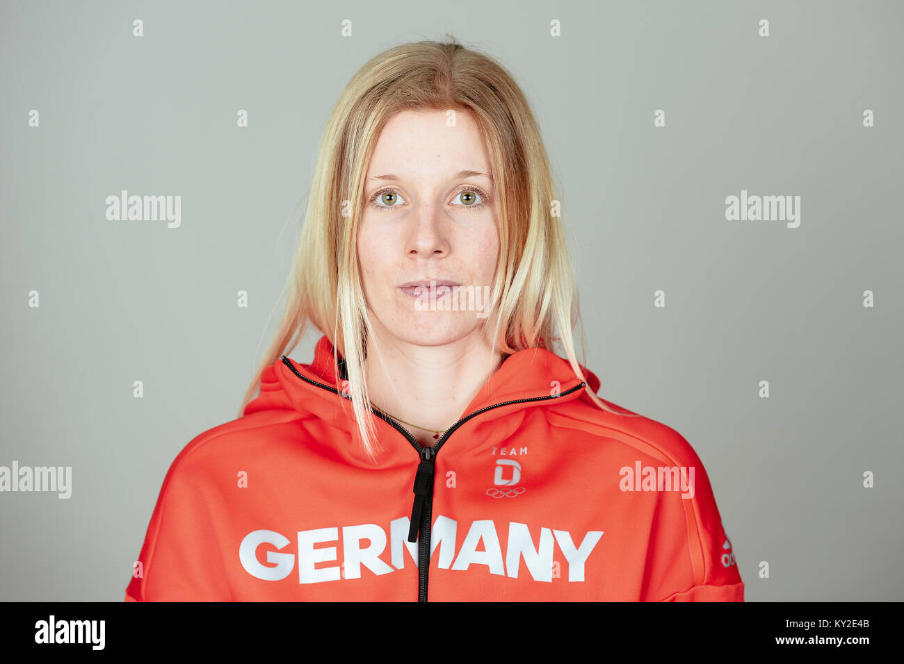 Roxanne Dufter pose à un photocall à l'occasion de la préparation des Jeux Olympiques d'hiver de Pyeongchang au Postpalast à Munich, prises le 11/01/18 dans le monde d'utilisation | Banque D'Images