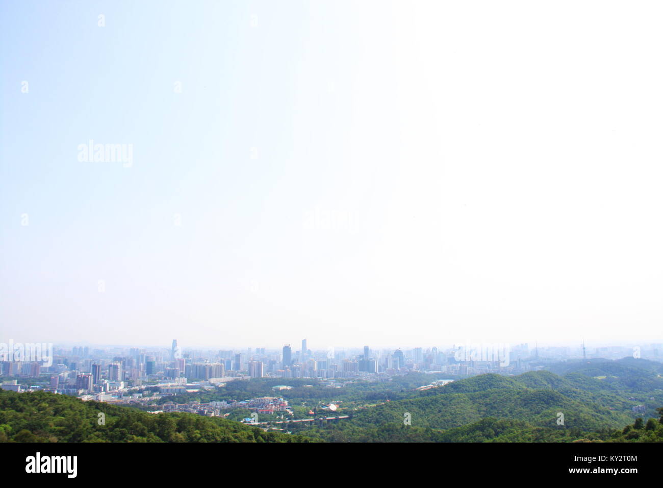 Une vue sur la ville de Guangzhou en 2009 depuis le sommet de la montagne de Baiyun, à Guangzhou, Chine en 2009 19 avril Banque D'Images