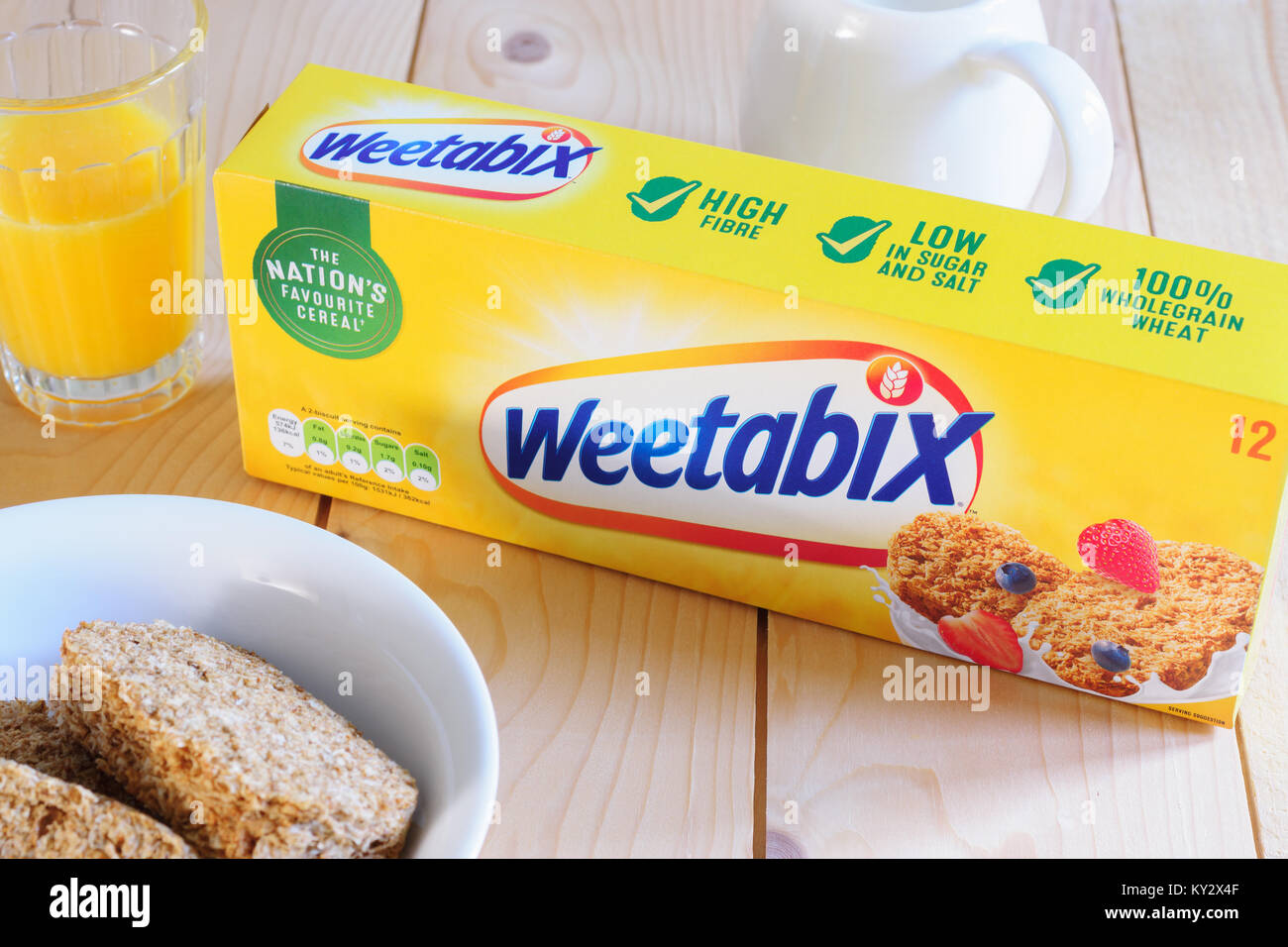 Un petit-déjeuner complet biscuit Weetabix produit au Royaume-Uni par Weetabix Limited depuis 1932 et l'un des plus populaires céréales en Grande-Bretagne Banque D'Images