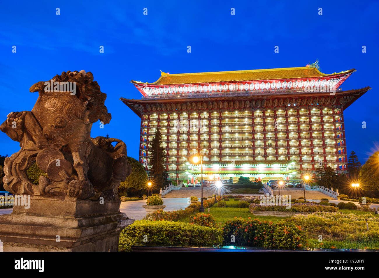 Vue de nuit grand hôtel à Taipei, Taiwan Banque D'Images