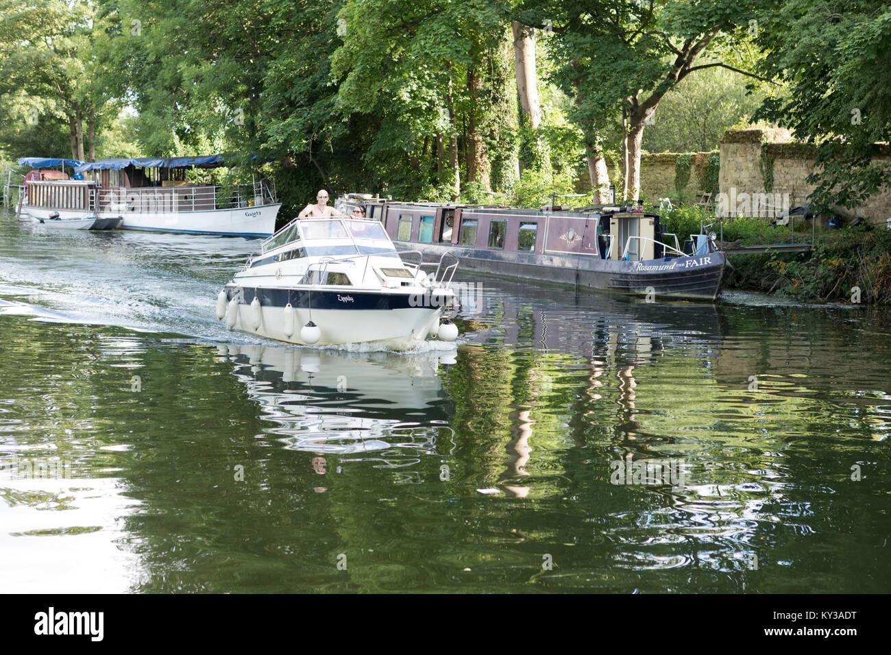 UK, Oxford, river cruiser sur le canal d'Oxford. Banque D'Images