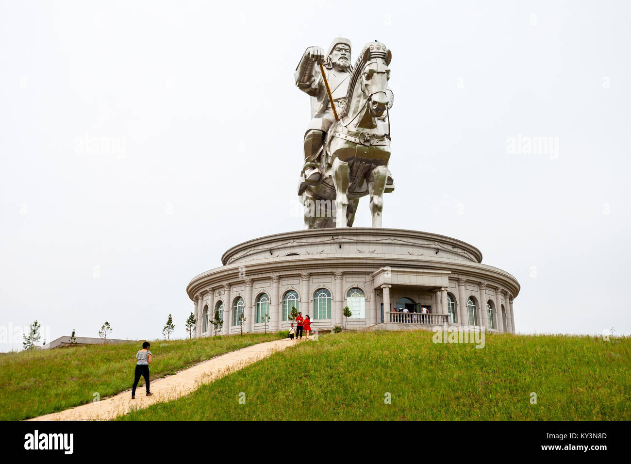 Oulan-bator, MONGOLIE - Juillet 13, 2016 : la Genghis Khan Statue équestre se trouve à 40 mètres de haut statue de Gengis Khan à cheval à Tsonjin Boldog nea Banque D'Images