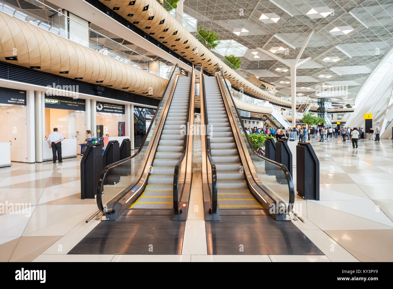 BAKU, Azerbaïdjan - 16 septembre 2016 : l'Aéroport International Heydar Aliyev de Bakou de l'intérieur. C'est l'un des six aéroports internationaux desservant Azerbai Banque D'Images