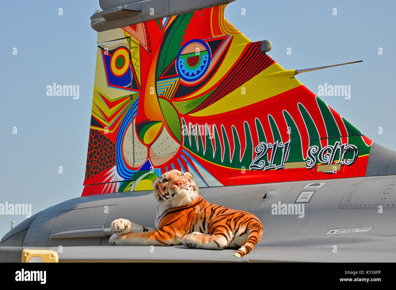 SAAB Gripen de la Force aérienne tchèque avec tigre stylisé spécialement graphiques appliqués pour l'escadron Tiger Meet. 211 e Escadron tactique 21 Tactical Air Force Banque D'Images