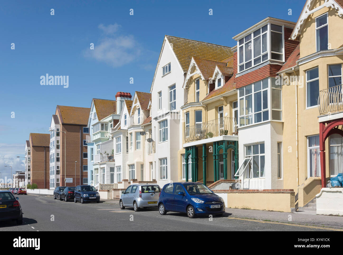 Maisons en bord de mer sur l'Esplanade, Jalhay, East Sussex, Angleterre, Royaume-Uni Banque D'Images