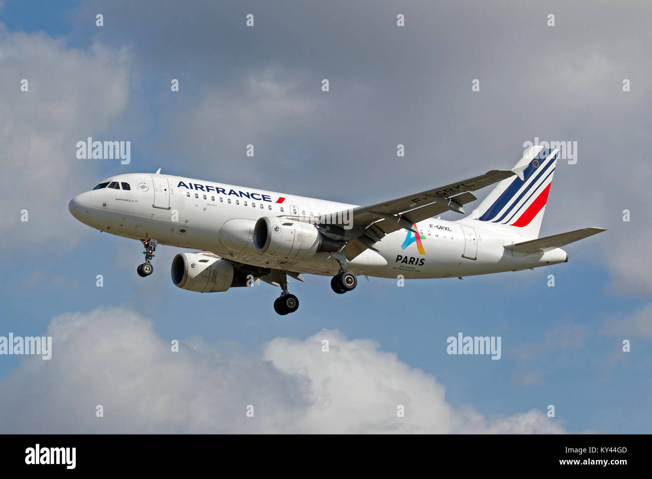 Air France Airbus A319 F-GRXL l'atterrissage à Londres, Heathrow Banque D'Images