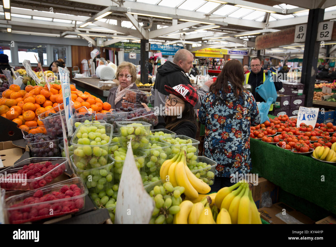 Clients mystères de Leicester marché. Le club de football local, Leicester City, étaient sur le point d'être surprise gagnants de la Premier League anglaise dans la saison 2015-2016. Banque D'Images