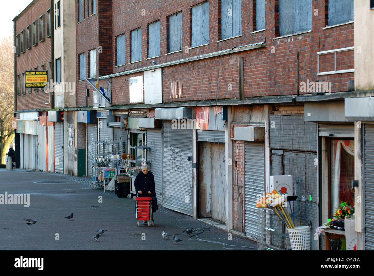 Les magasins abandonnés et centre d'emploi en Hartcliffe, Bristol Banque D'Images