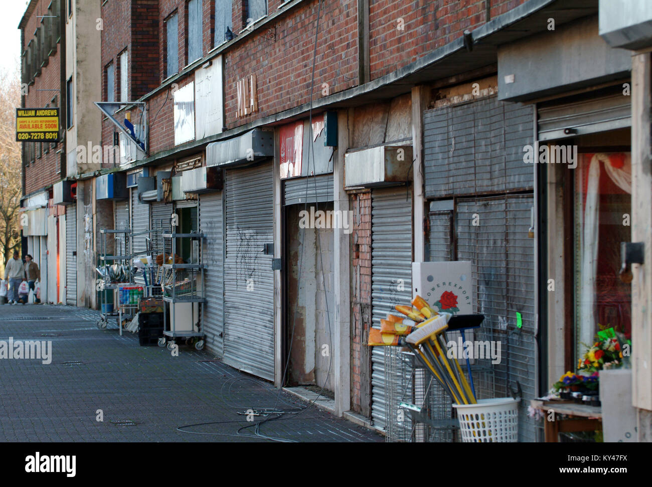 Les magasins abandonnés et centre d'emploi en Hartcliffe, Bristol Banque D'Images
