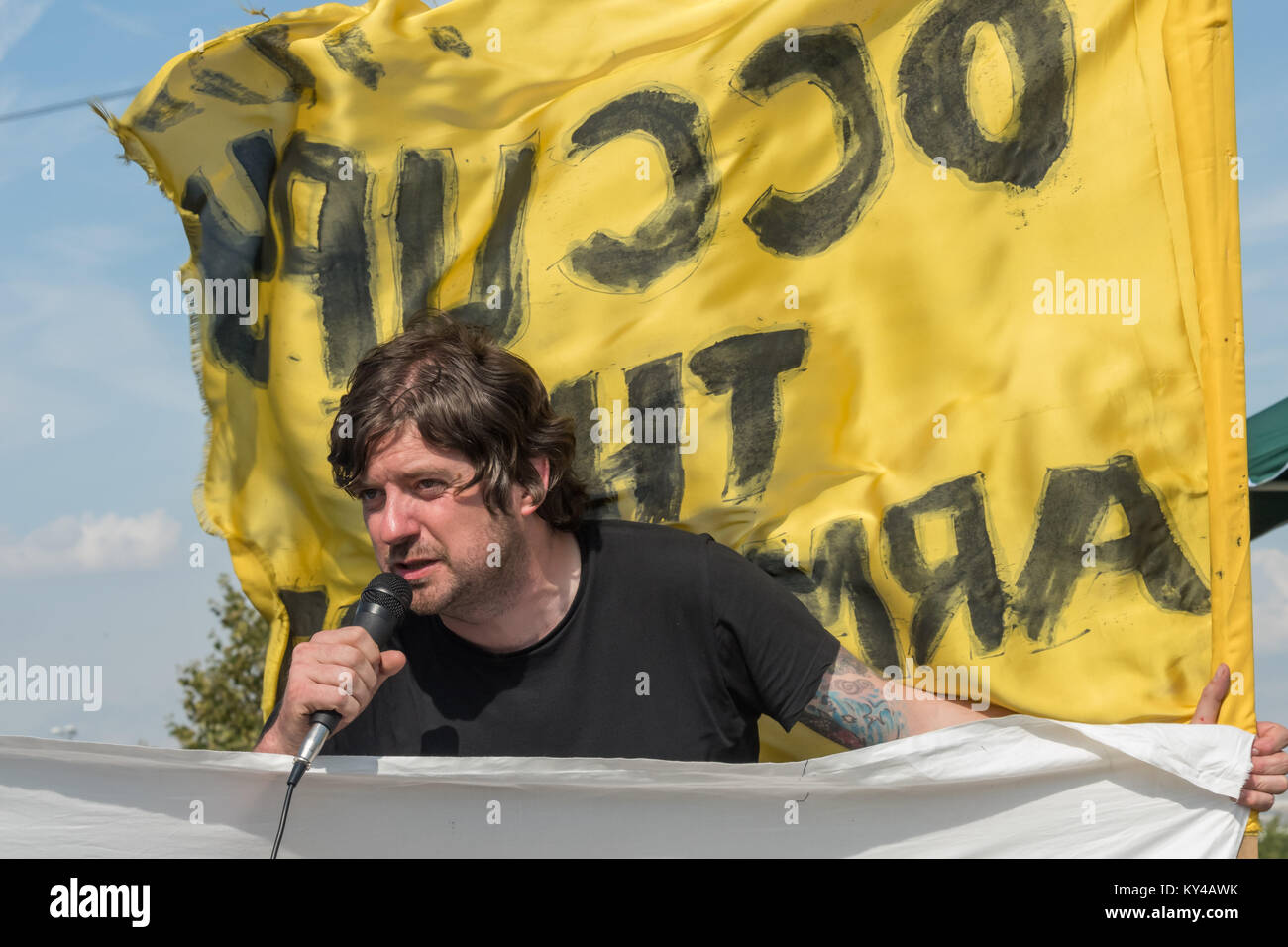 Simon de occuper la foire aux armements certains des relais en ligne des commentaires sur les quatre jours d'action à l'extérieur de l'ExCeL centre contre les armes dees juste. Banque D'Images