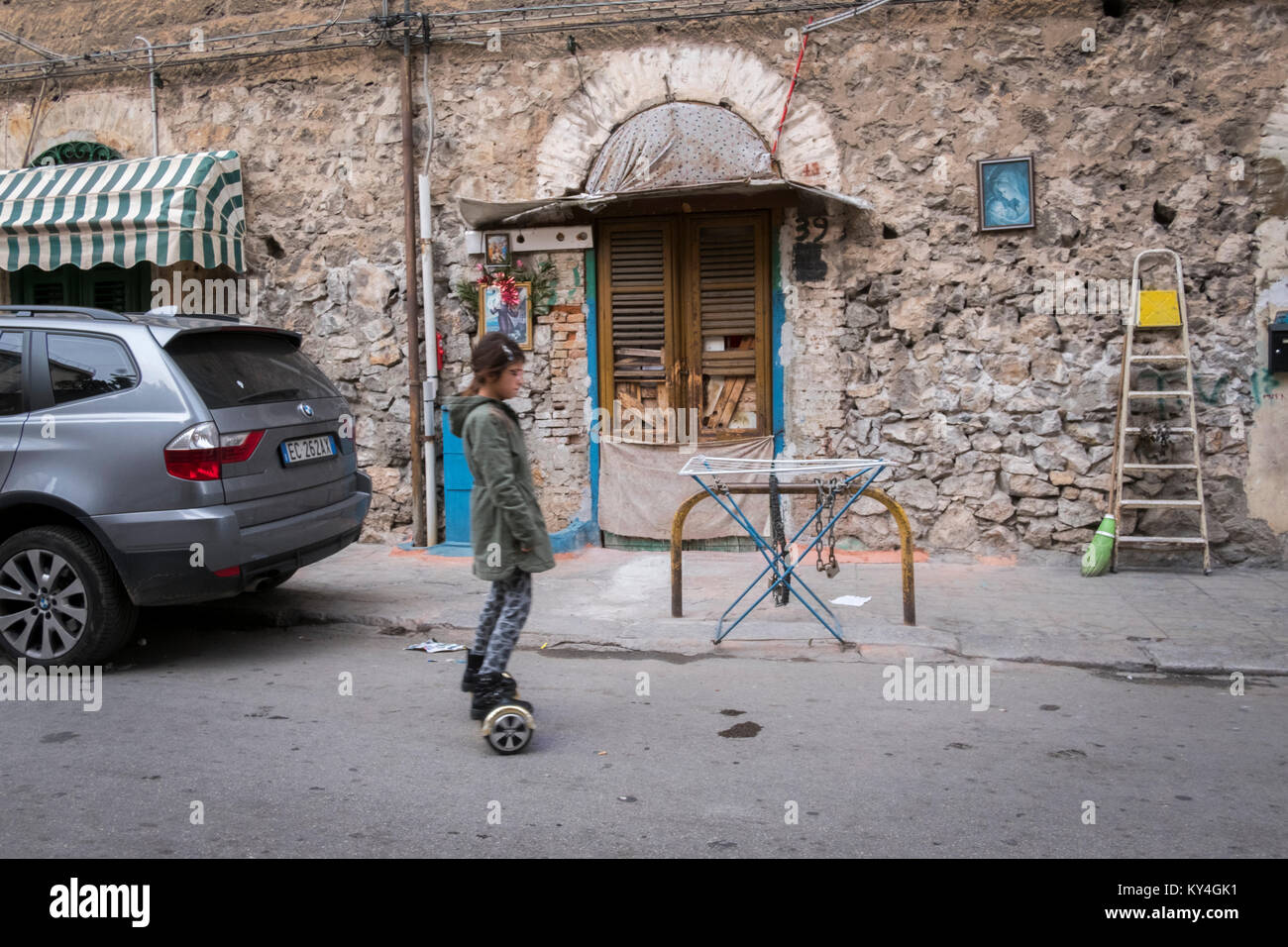 Le marché de l'alimentation salon de Ballaro à Palerme, la capitale de la Sicile, en Italie. Pendant des millénaires, la Sicile a été un arrêt sur la Méditerranée, et routes commerciales Banque D'Images