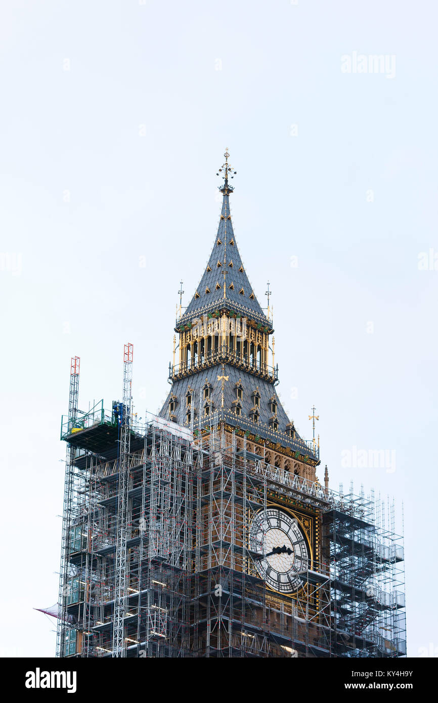 Londres, Royaume-Uni. Vue détaillée de l'échafaudage autour de Big Ben. Banque D'Images