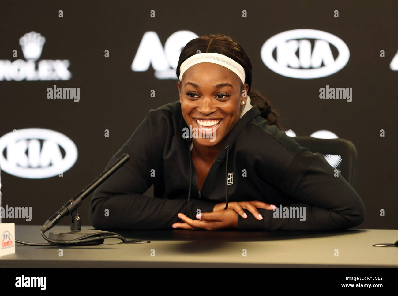 (180113) -- Melbourne, 13 janvier 2018(Xinhua) -- les États-Unis' Sloane Stephens répond aux questions lors d'une conférence de presse avant l'Australian Open tennis championships à Melbourne, Australie, le 13 janvier 2018. (Xinhua/Bai Xuefei) Banque D'Images