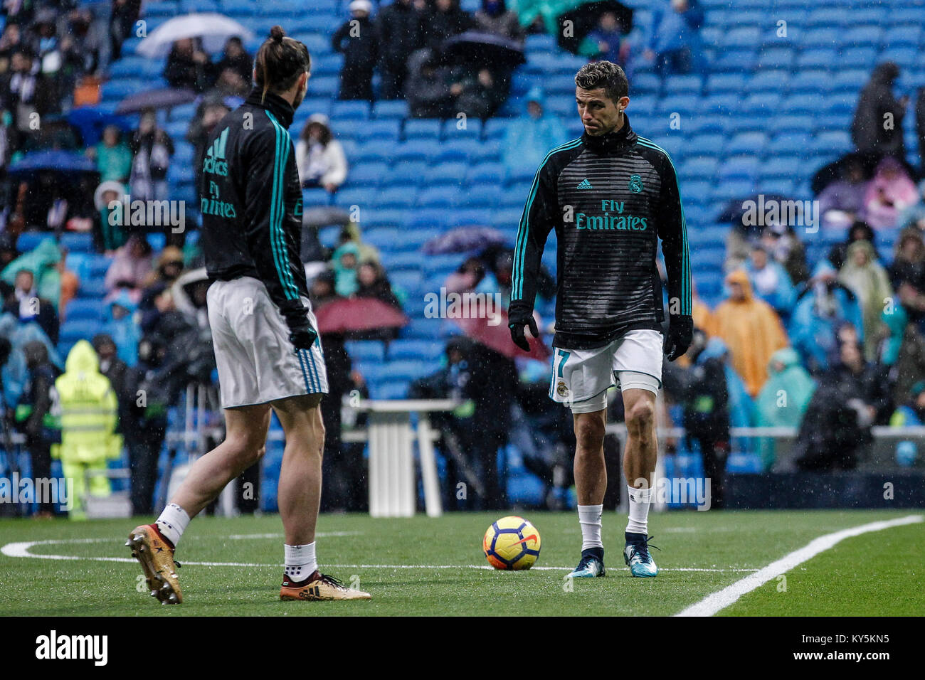 Cristiano Ronaldo (Real Madrid) Pré-match warm-up La Liga match entre Real Madrid vs FC Villerreal au Santiago Bernabeu à Madrid, Espagne, le 13 janvier 2018. Más Información Gtres Crédit : Comuniación sur ligne, S.L./Alamy Live News Banque D'Images