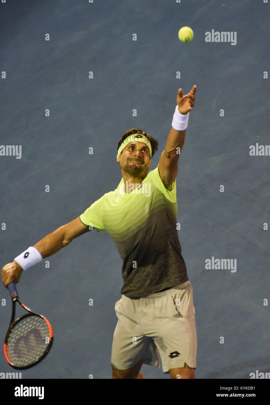 Auckland, Nouvelle-Zélande. 12Th Jan, 2018. David Ferrer d'Espagne sert dans sa demi-finale contre Juan Martin Del Potro de l'Argentine au cours de l'ATP Tournoi Hommes à Auckland, en Nouvelle-Zélande le Jan 12, 2018. Credit : Shirley Kwok/Pacific Press/Alamy Live News Banque D'Images