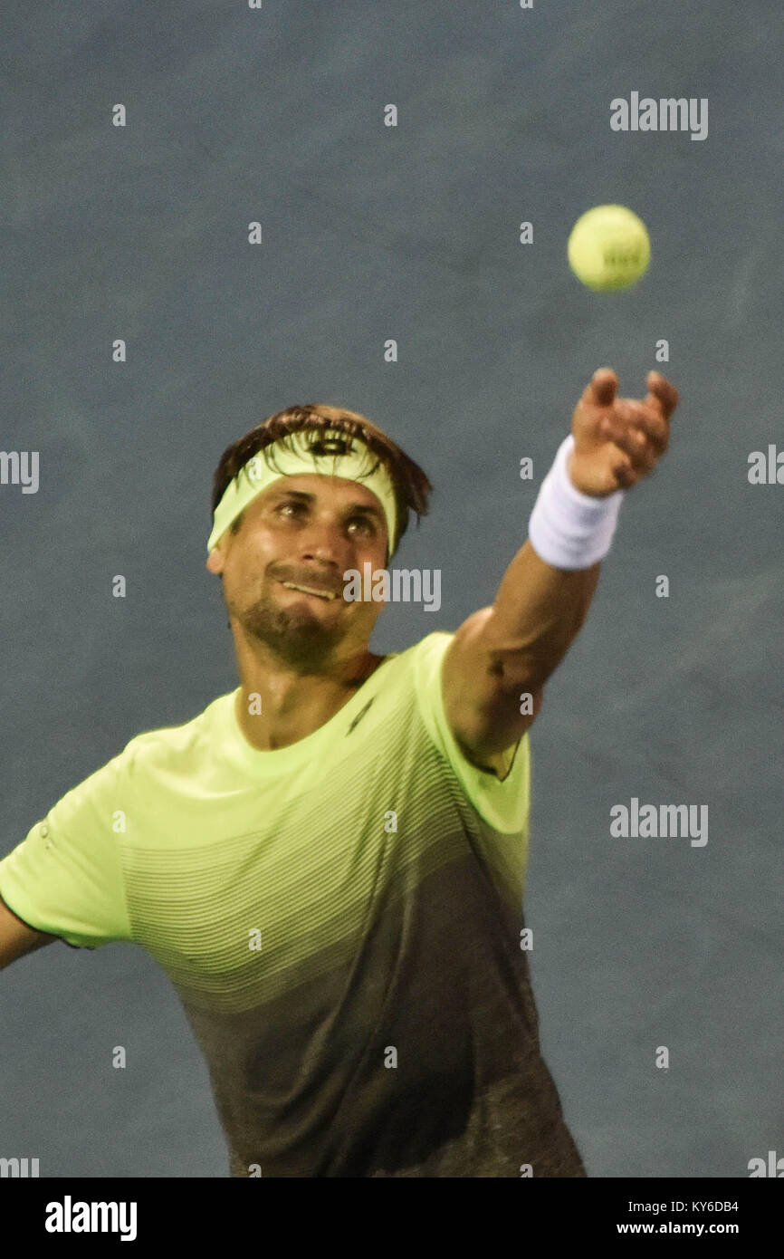 Auckland, Nouvelle-Zélande. 12Th Jan, 2018. David Ferrer d'Espagne sert dans sa demi-finale contre Juan Martin Del Potro de l'Argentine au cours de l'ATP Tournoi Hommes à Auckland, en Nouvelle-Zélande le Jan 12, 2018. Credit : Shirley Kwok/Pacific Press/Alamy Live News Banque D'Images