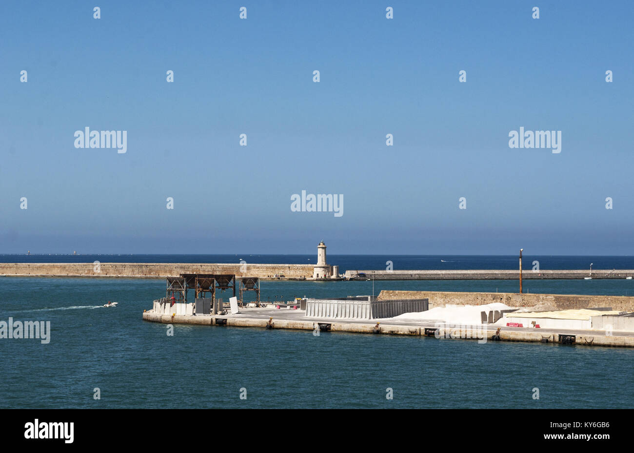 Italie : vue sur le port de Livourne, le principal port de la Toscane et l'un des plus importants ports d'Italie et l'ensemble de la Mer Méditerranée Banque D'Images