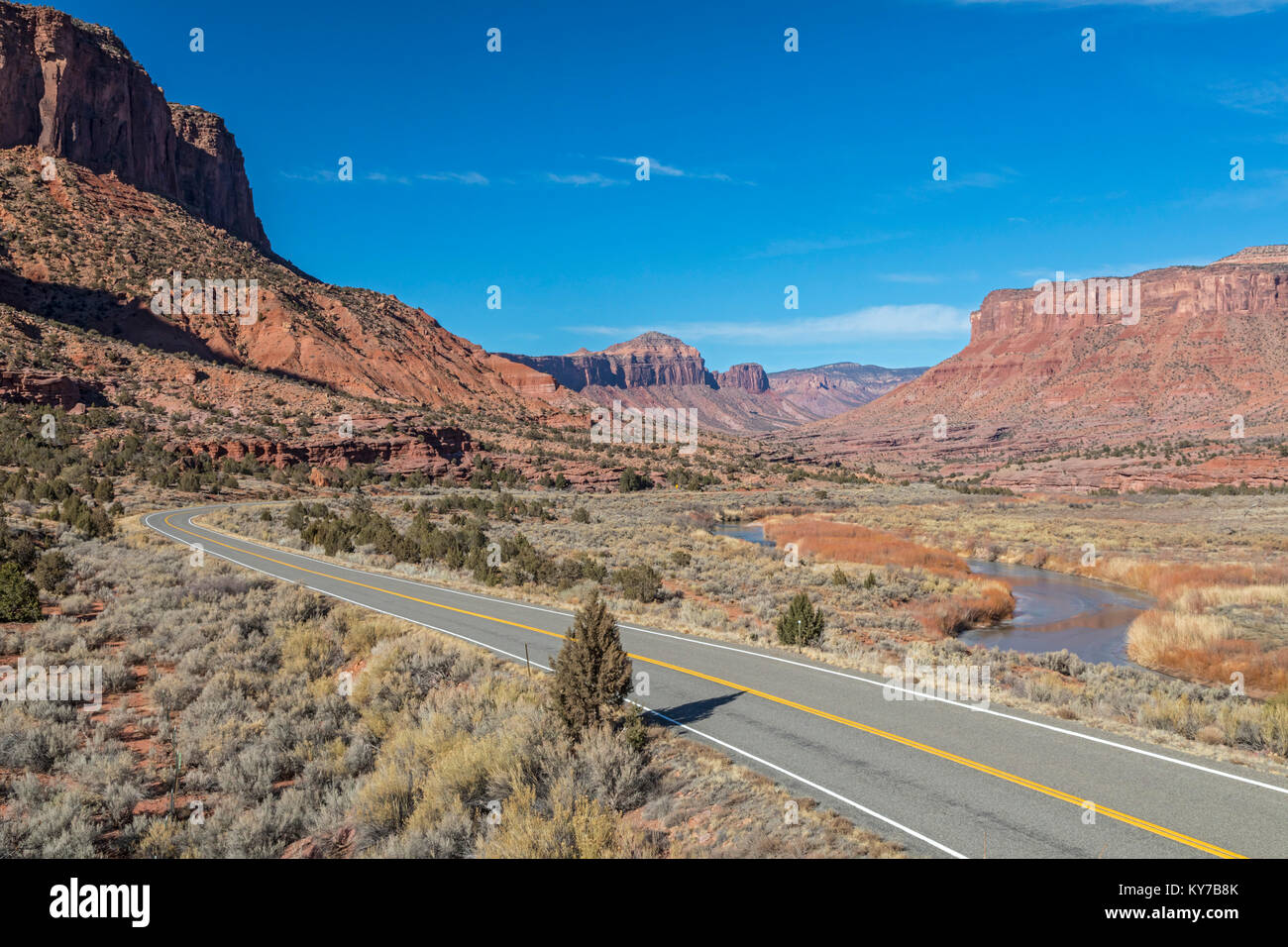 Gateway, Colorado - Colorado Scenic Highway 141 dans la vallée de la rivière Dolores. La route est également connu comme le Unaweep/Tabeguache Scenic Byway. Banque D'Images