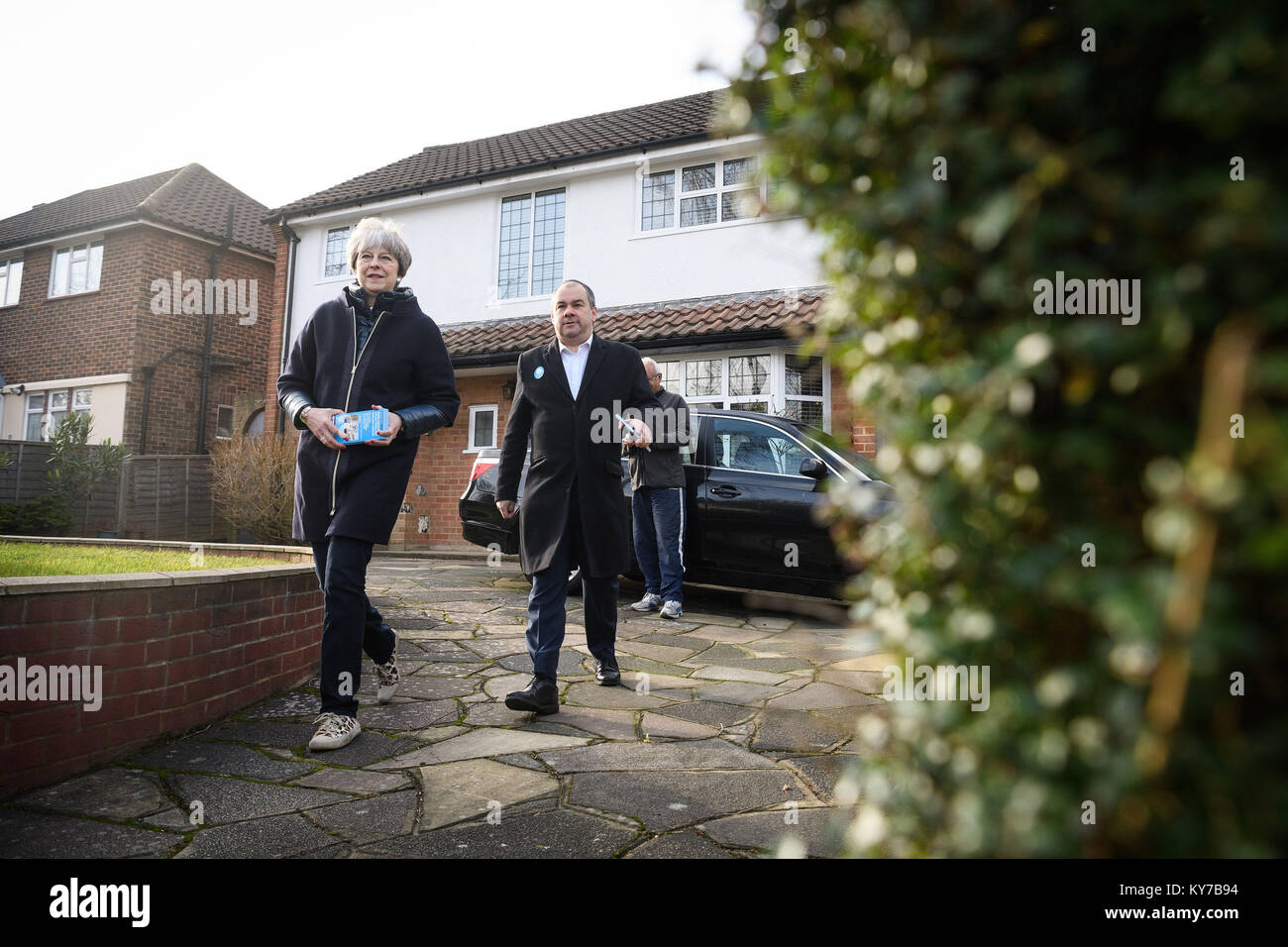 Premier ministre Theresa peut faire campagne dans le sud ouest de Londres, avec MP pour Sutton et Cheam Paul Scully. Banque D'Images