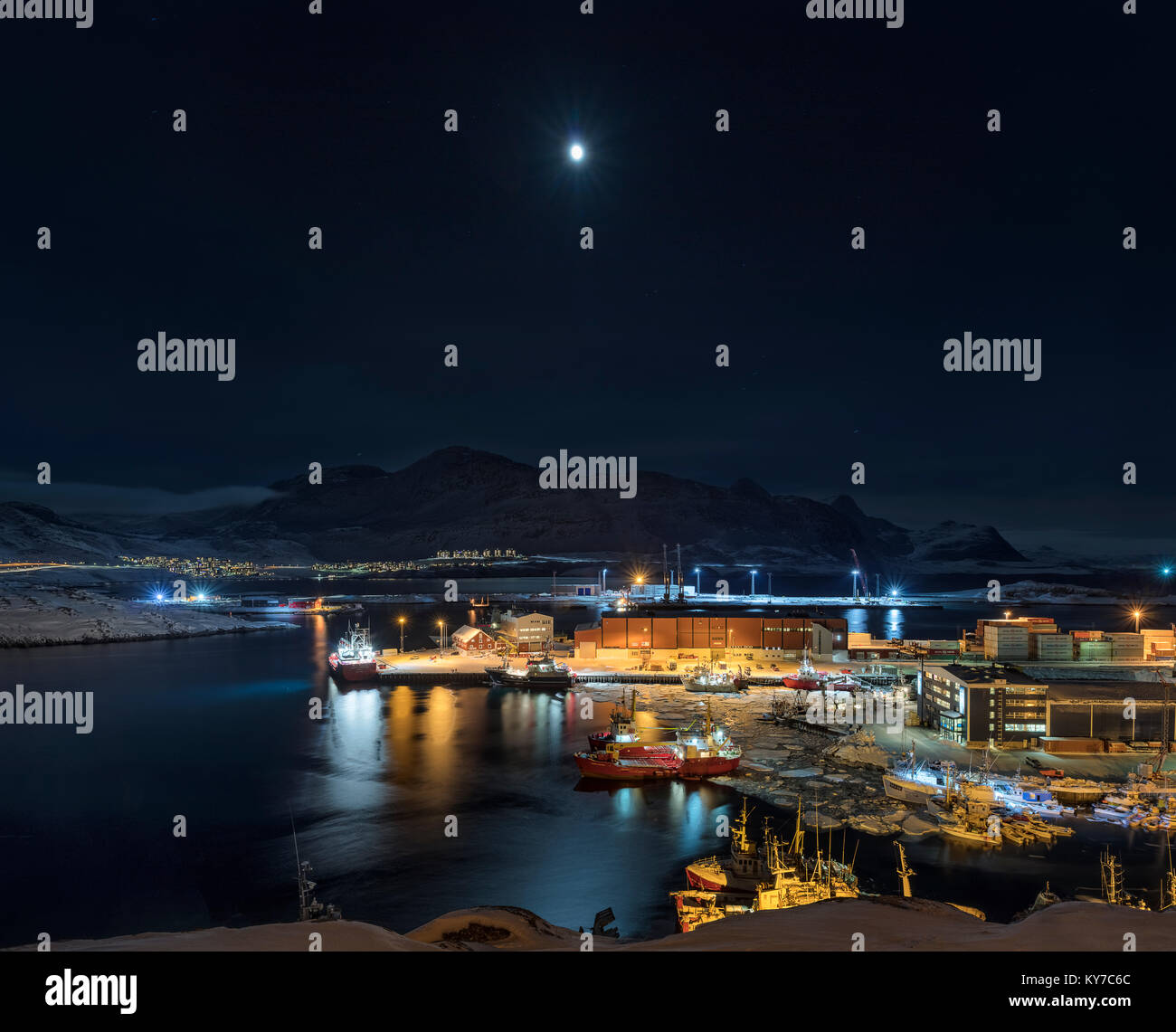 Le port de Nuuk, Groenland dans la nuit Banque D'Images