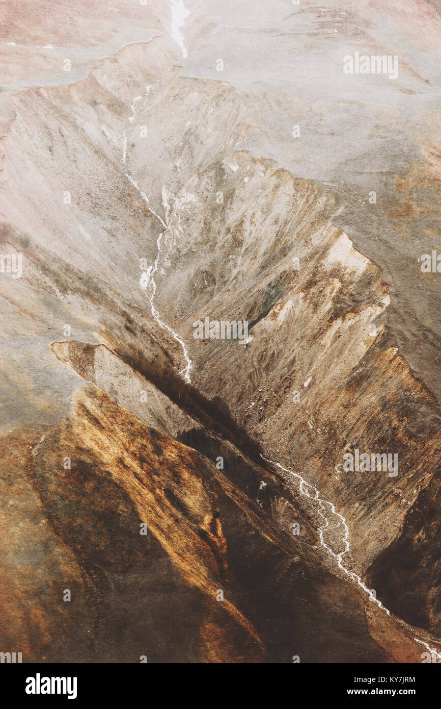 Vue aérienne des montagnes paysage voyage paysage explorer la nature sauvage Banque D'Images