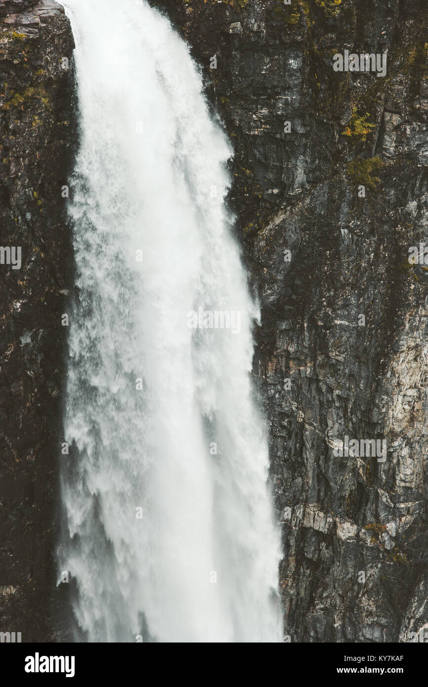 Cascade paysage Vettisfossen est la plus haute chute libre dans la Norvège rocheuses vue panoramique serein voyage nature sauvage Banque D'Images