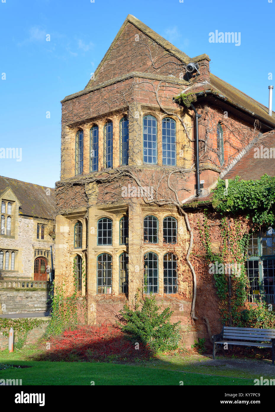 L'ancien bâtiment de la bibliothèque, Corporation Street, Taunton, Somerset construit 1905, maintenant à la maison à la cruche et Piano pub Banque D'Images