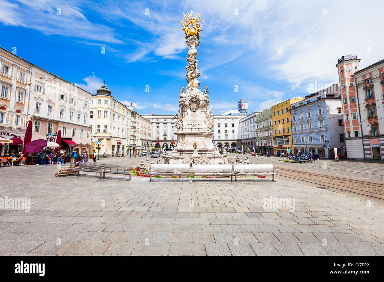 LINZ, Autriche - 15 MAI 2017 : Sainte Trinité colonne sur la Hauptplatz ou place principale dans le centre de Linz, Autriche. Linz est la troisième plus grande ville d'un Banque D'Images