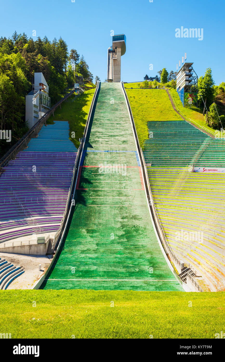 INNSBRUCK, Autriche - 22 MAI 2017 : l'Sprungschanze Bergisel Stadion est un stade de saut à ski de Bergisel hill situé dans à Innsbruck, Autriche Banque D'Images