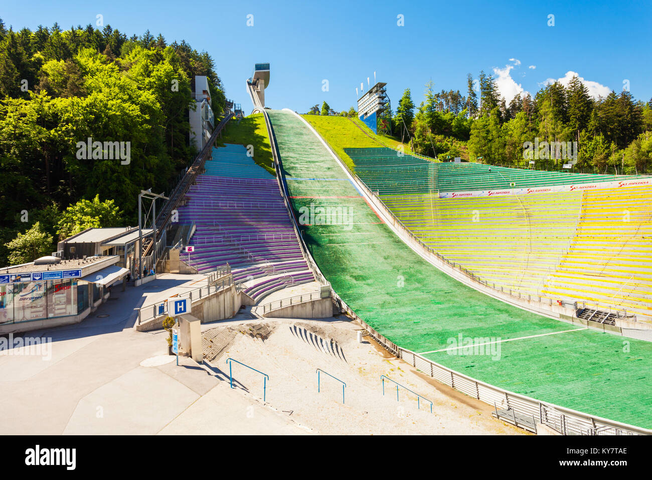 INNSBRUCK, Autriche - 22 MAI 2017 : l'Sprungschanze Bergisel Stadion est un stade de saut à ski de Bergisel hill situé dans à Innsbruck, Autriche Banque D'Images