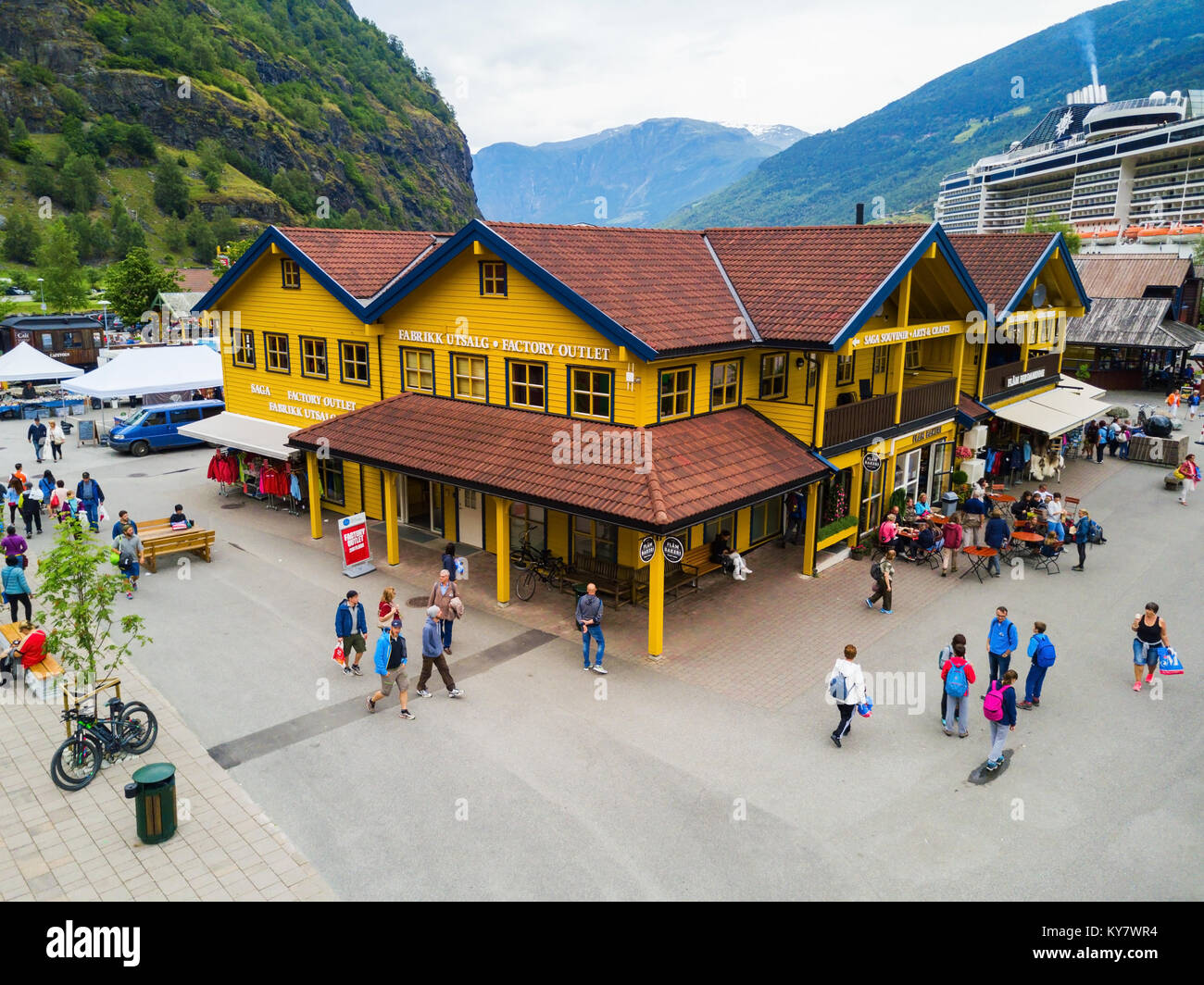 FLAM, NORVÈGE - 26 juillet 2017 : magasin de souvenirs au centre du village de flam. Flam est un village à l'Aurlandsfjord une succursale de Hordaland, Norvège. Banque D'Images