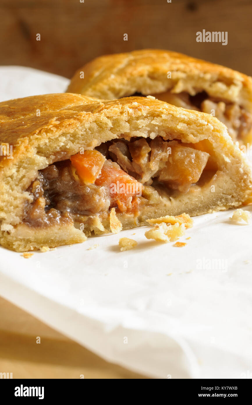 Oggie gallois une délicatesse régionale du pays de Galles d'agneau et de légumes poireaux cuits dans une pate brisée cas similaire à un Cornish pasty Banque D'Images