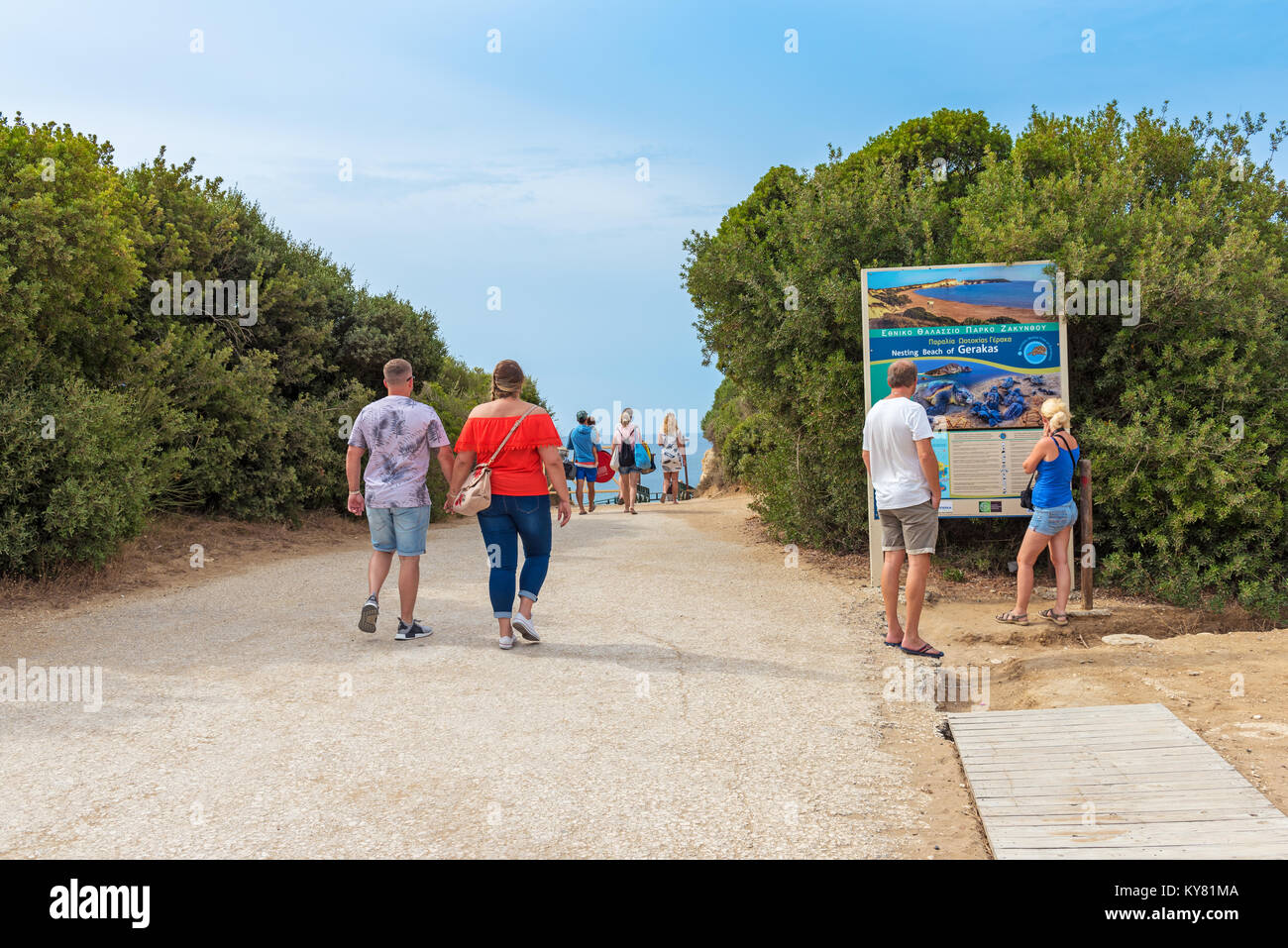 ZAKYNTHOS, GRÈCE - 28 septembre 2017 : les touristes visiter plage de Gerakas, une des plus belles plages de Zakynthos. La Grèce. Banque D'Images
