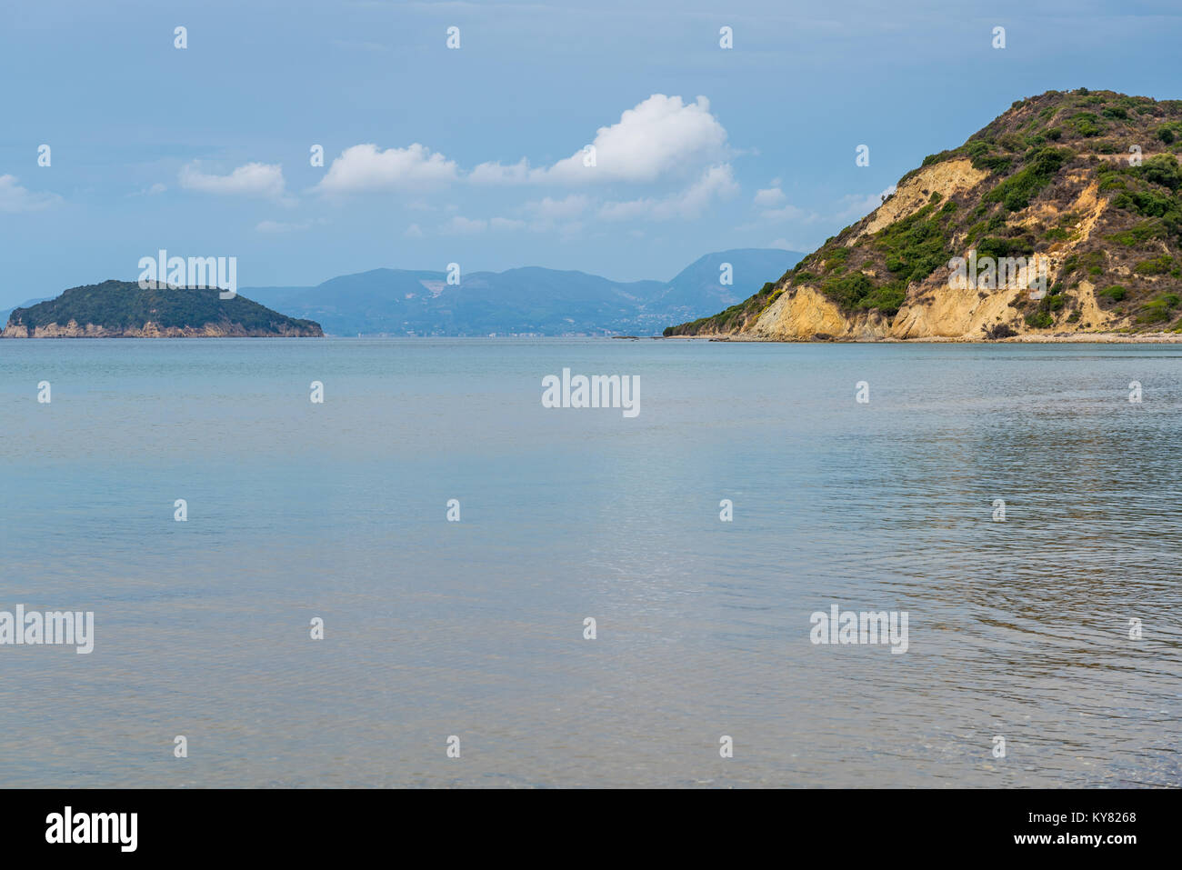 Grande Anse avec les eaux cristallines de la plage de Gerakas sur l'île de Zakynthos. La Grèce. Banque D'Images