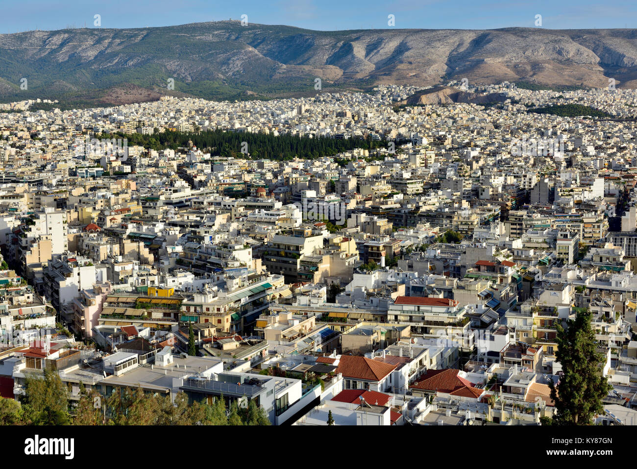 Vue sur Ville d'Athènes depuis le haut de la colline Filopappou (colline des Muses), Grèce Banque D'Images