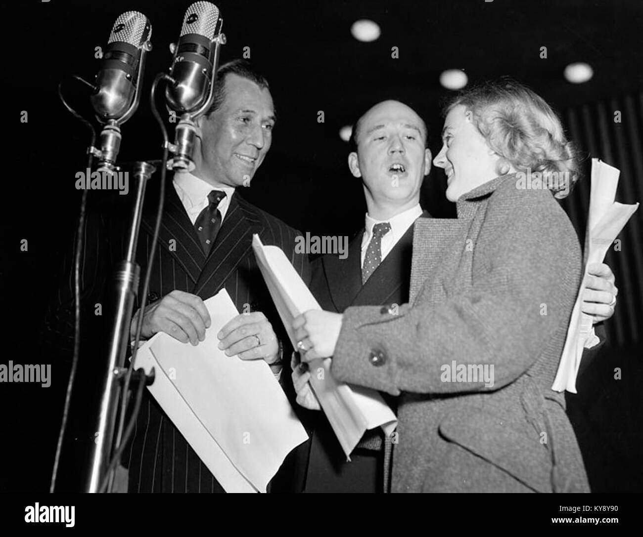 Radiotjänst 1951 désigne le service national suédois de radiodiffusion en 1951, qui documente la programmation radiophonique, l'infrastructure technologique et le développement des médias en Suède. Banque D'Images