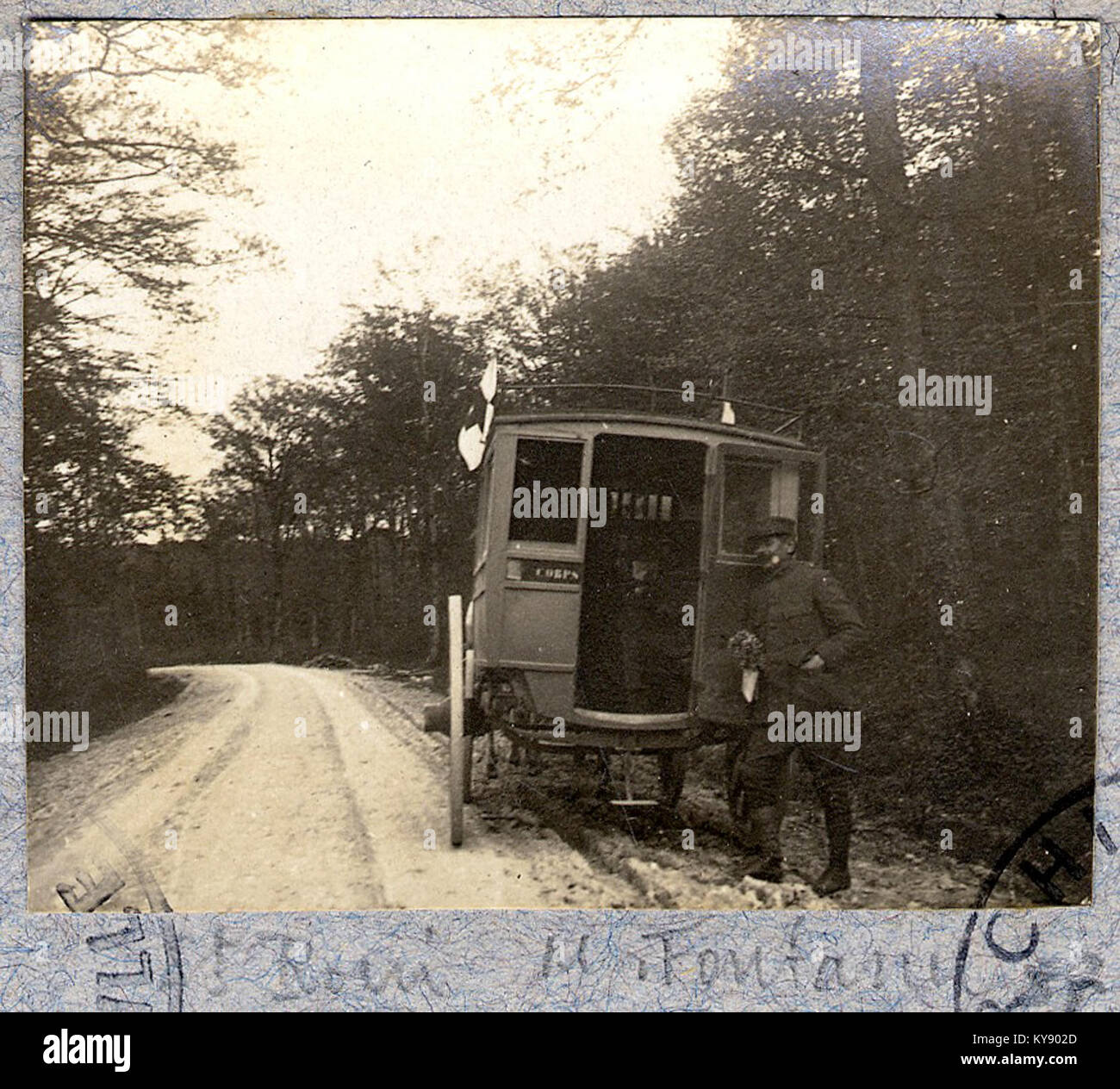 Tableau de M. Fontani montrant une balade à cheval à Saint-Rouin, en France, illustrant la vie rurale, les coutumes et les modes de transport du XIXe siècle. Banque D'Images