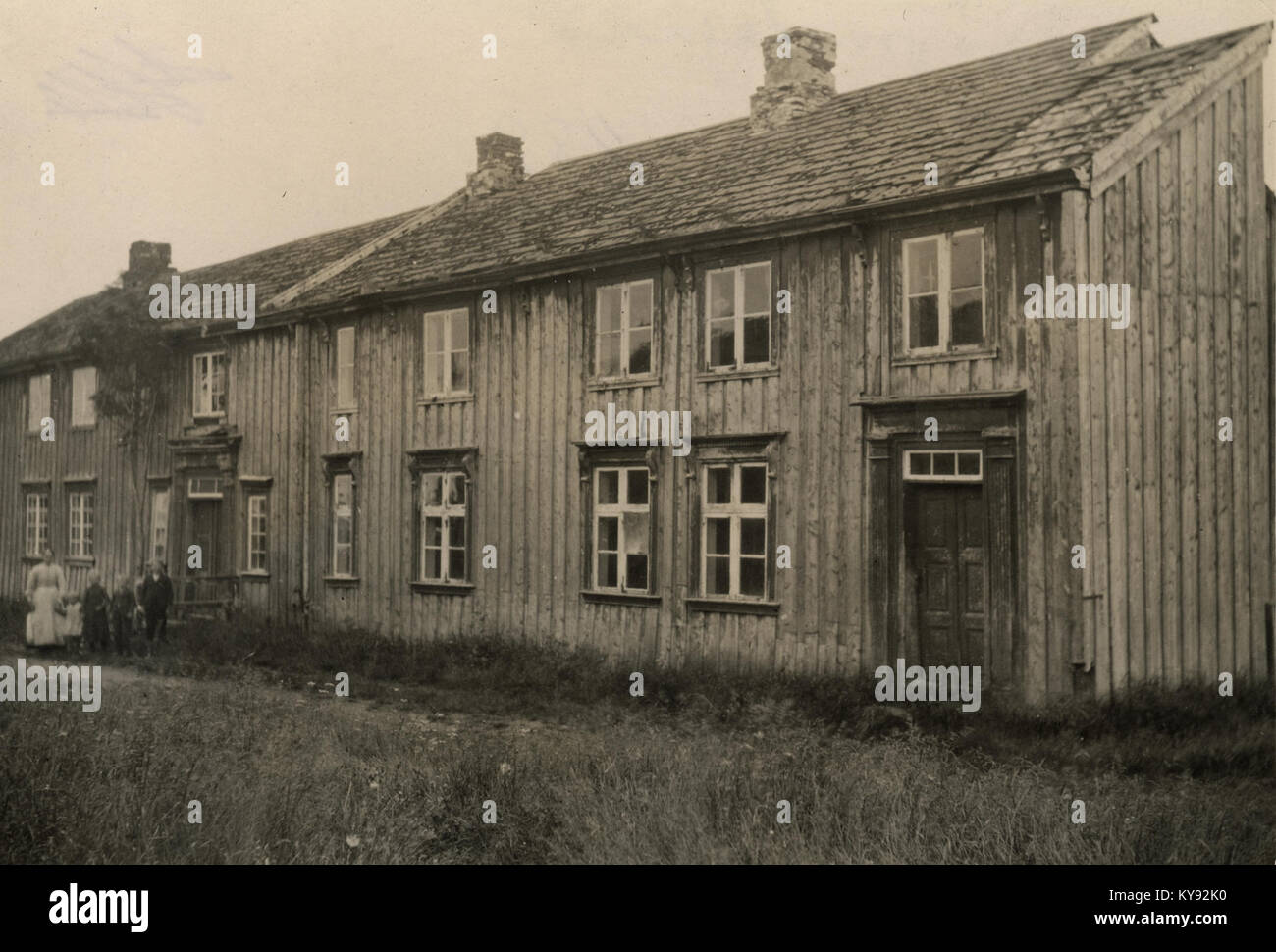 Le vieux Parsonage de Nørøy dans le Nord-Trøndelag, en Norvège, est un bâtiment historique préservé reflétant le patrimoine rural norvégien et son importance culturelle. Banque D'Images