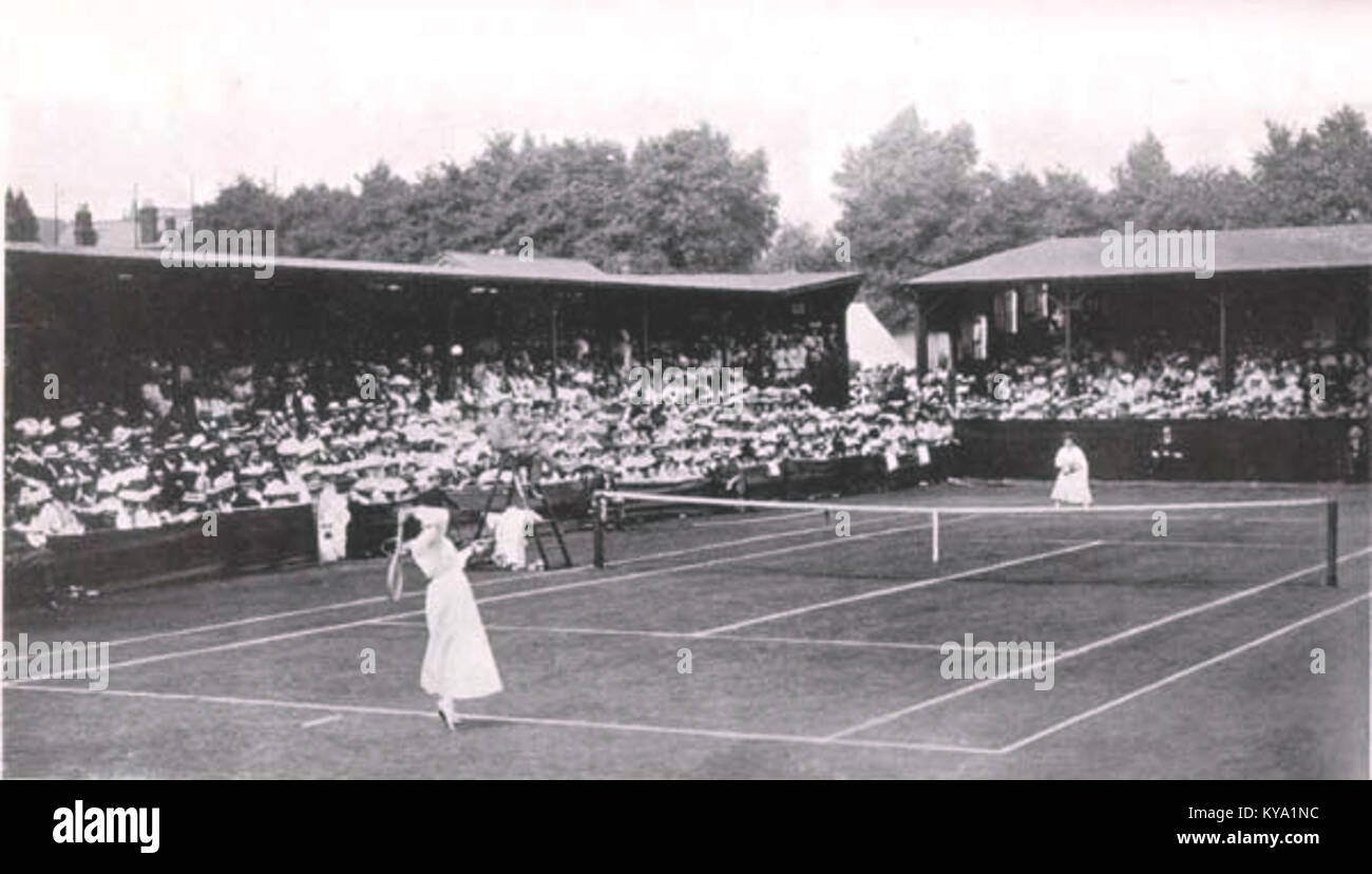 La finale féminine de Wimbledon 1906, avec les meilleures joueuses de tennis qui participent au prestigieux championnat de Londres, marque un événement important dans l'histoire du sport. Banque D'Images