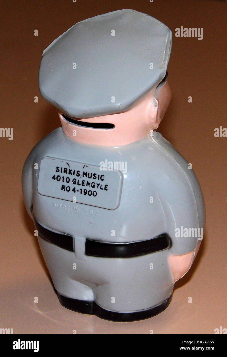 Vintage plastique RCA Coin Bank, "Nous utilisons des tubes de RCA, environ 5 pouces de haut, Made in USA (14334739208) Banque D'Images