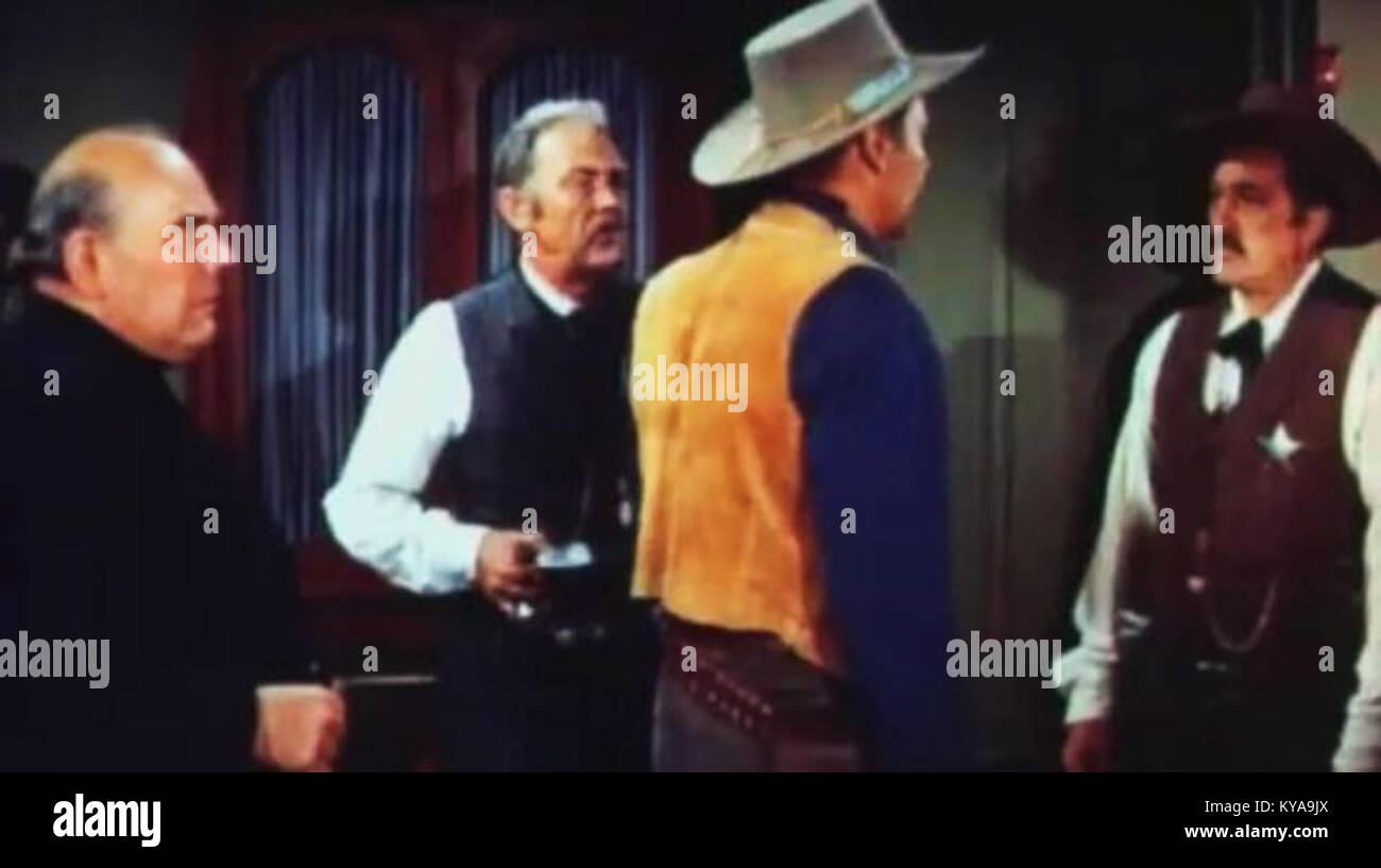 Une bande-annonce du film occidental de 1959, « The Gunfight at Dodge City », met en scène Wyatt Earp et dramatise l'histoire de la fusillade à Dodge City, mettant en évidence les personnages, le cadre et les événements du Old West américain. Banque D'Images